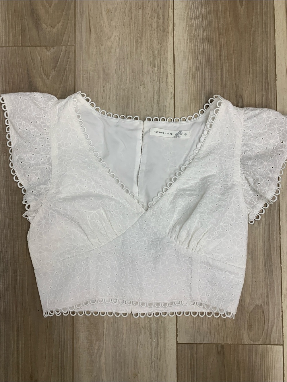 Altar’d State White Cotton Feminine V neck Short Sleeve Split Back CropTop Sz S - Picture 1 of 8